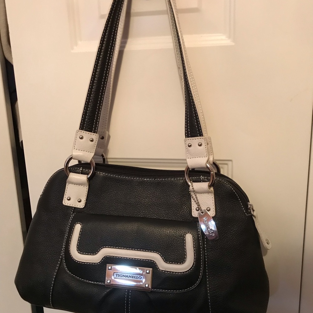 Beautiful Tignanello shoulder bag w/wallet